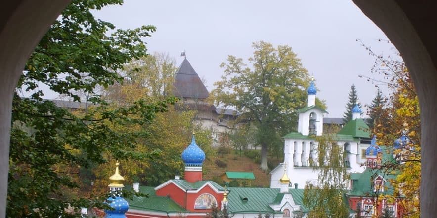 Основное изображение обзора объекта "Успенский Псково-Печерский монастырь в городе Печеры Псковской области"