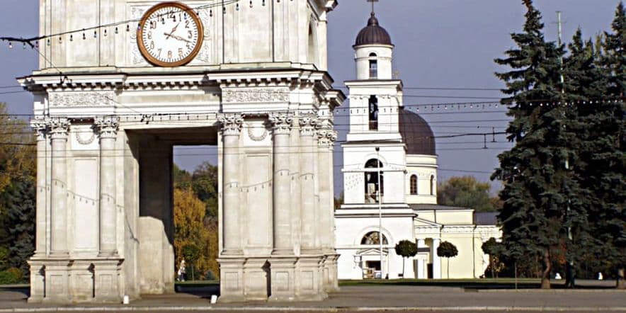 Основное изображение обзора объекта "Триумфальная арка в Кишиневе"
