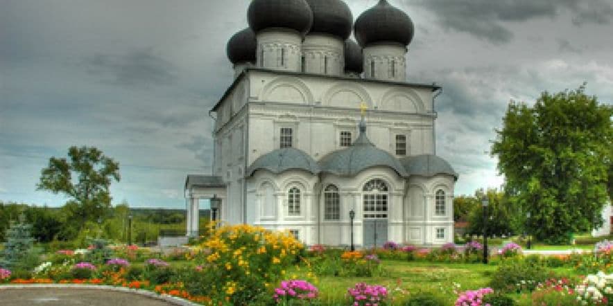 Основное изображение обзора объекта "Собор Успения Пресвятой Богородицы в Вятском Успенском Трифоновом монастыре (Богородицкий собор; Успенский собор)"