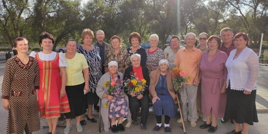 Основное изображение для события Праздничная программа «А в сердце молодость поёт»