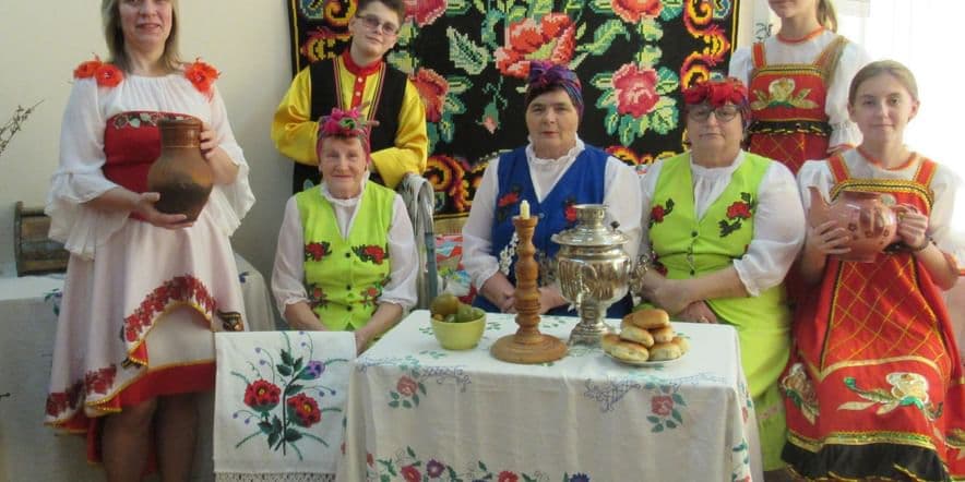 Основное изображение для события Фольклорные посиделки «Калейдоскоп русских традиций»