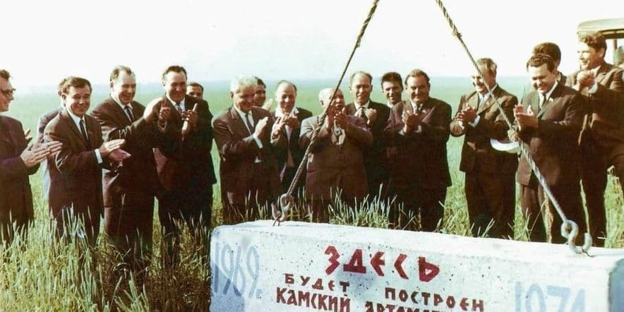 Основное изображение для события Выставка «КамАЗ в картинах, фотографиях, документах»