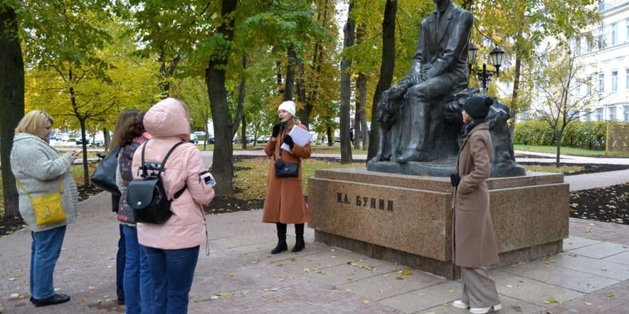 Основное изображение для события Пешеходная экскурсия «Литературная осень»