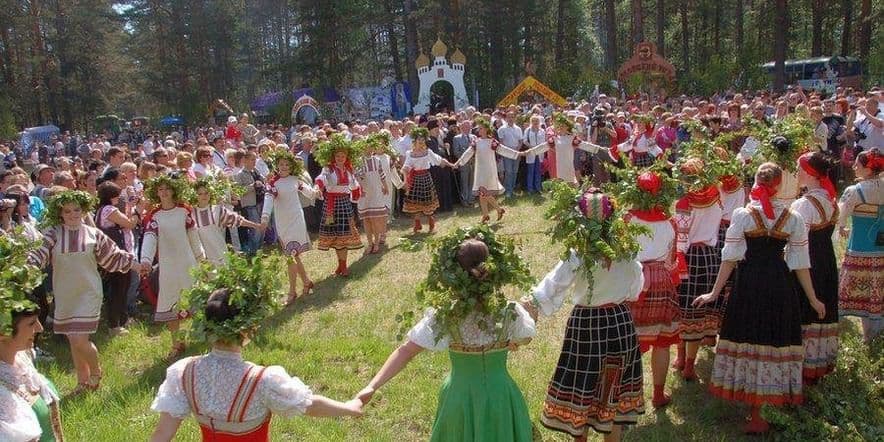 Основное изображение для события В гостях у бабушки Алены фолк -урок «Как девицы Троицу гуляли».