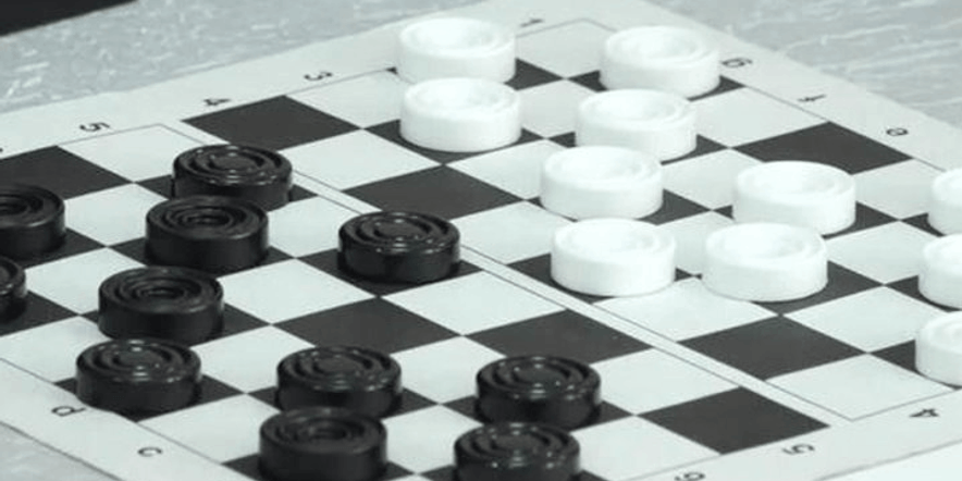 Основное изображение для события Турнир по шашкам «Черно–белое»