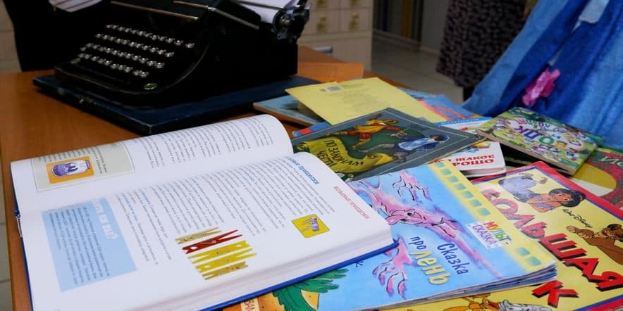 Основное изображение для события День семейного чтения «Наша дружная семья знает — жить без книг нельзя!»
