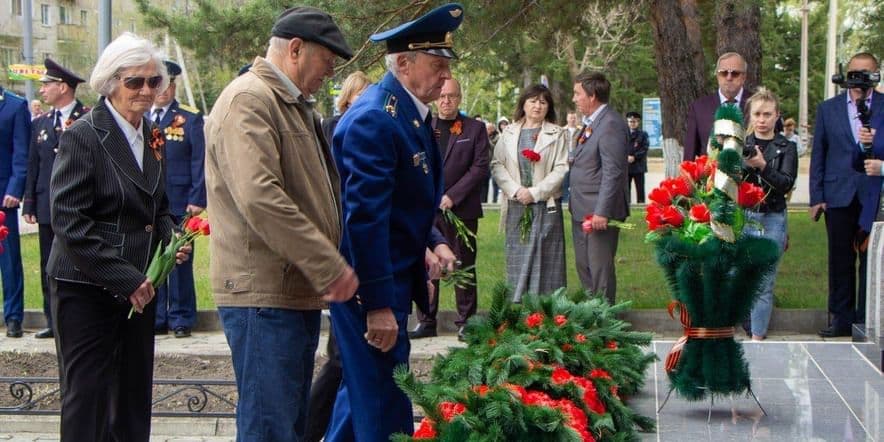 Основное изображение для события Возложение цветов и венков в память о героях