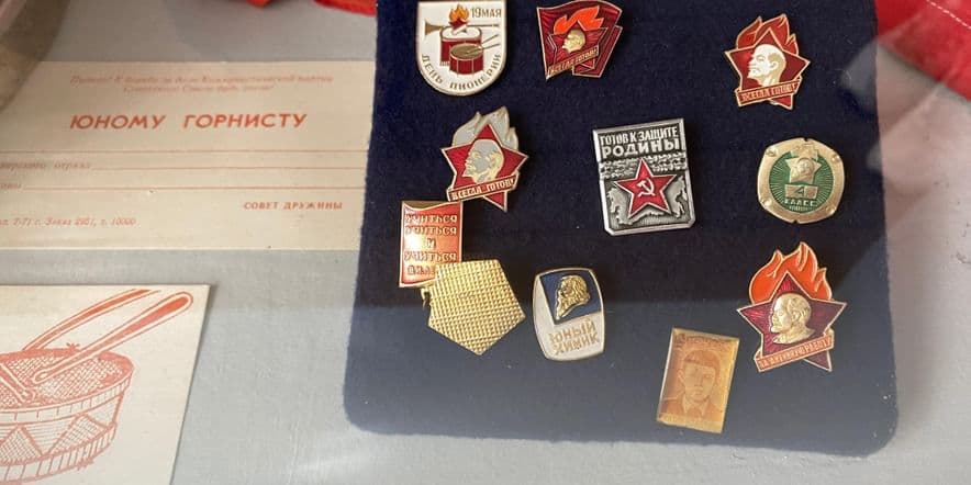 Основное изображение для события Выставка советских значков «Большая история»