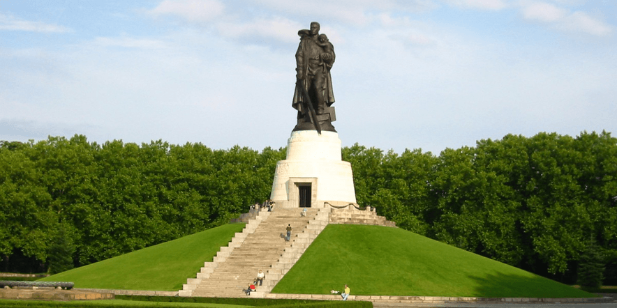 Основное изображение обзора объекта "Памятник «Воин-освободитель» в Берлине"