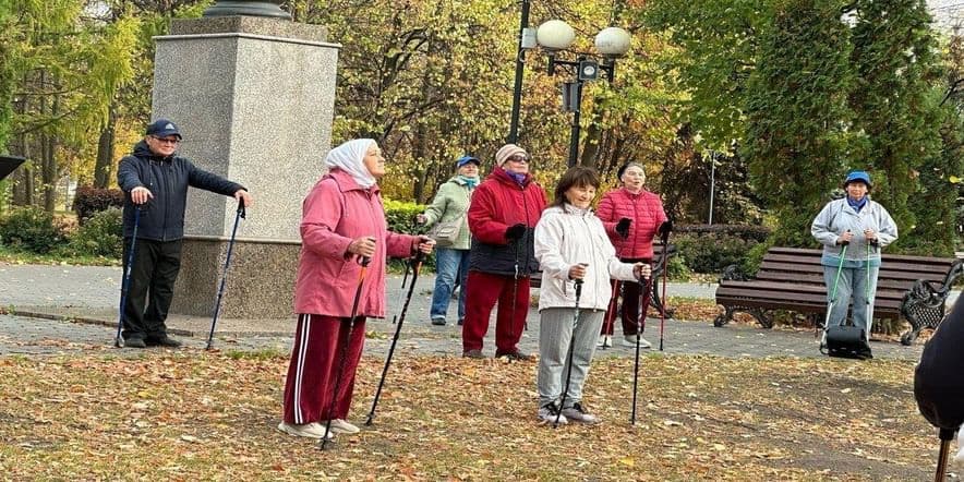 Основное изображение для события Скандинавская ходьба для пенсионеров в парке «Крылья Советов»