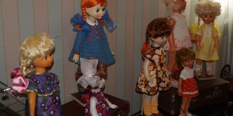 Основное изображение для события Выставка «Мамины истории о кукольной стране»
