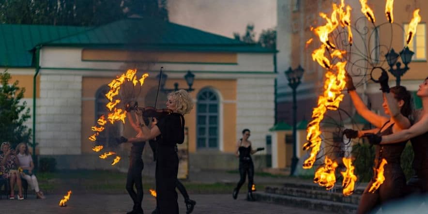 Основное изображение для события Шоу скрипки и огня «Лед и пламя»
