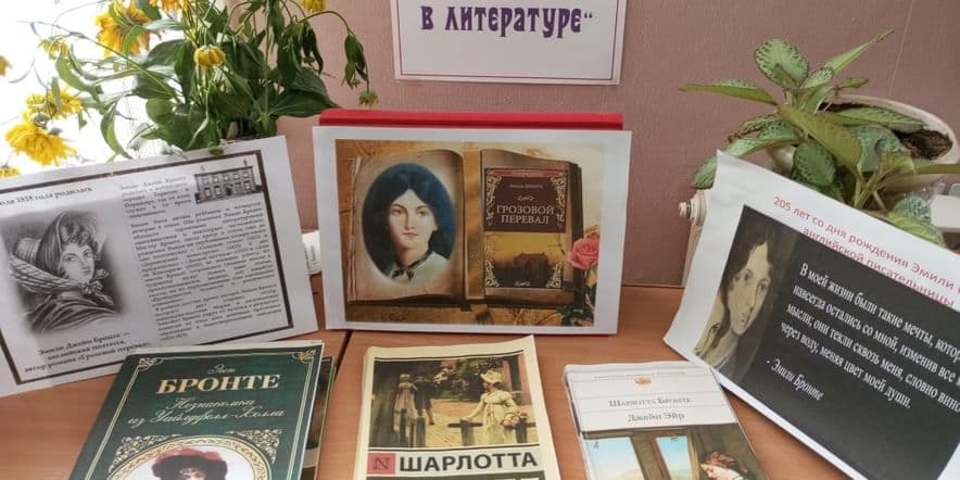 Основное изображение для события Обзор книжной выставки «Анна Ахматова. Муза русской литературы»