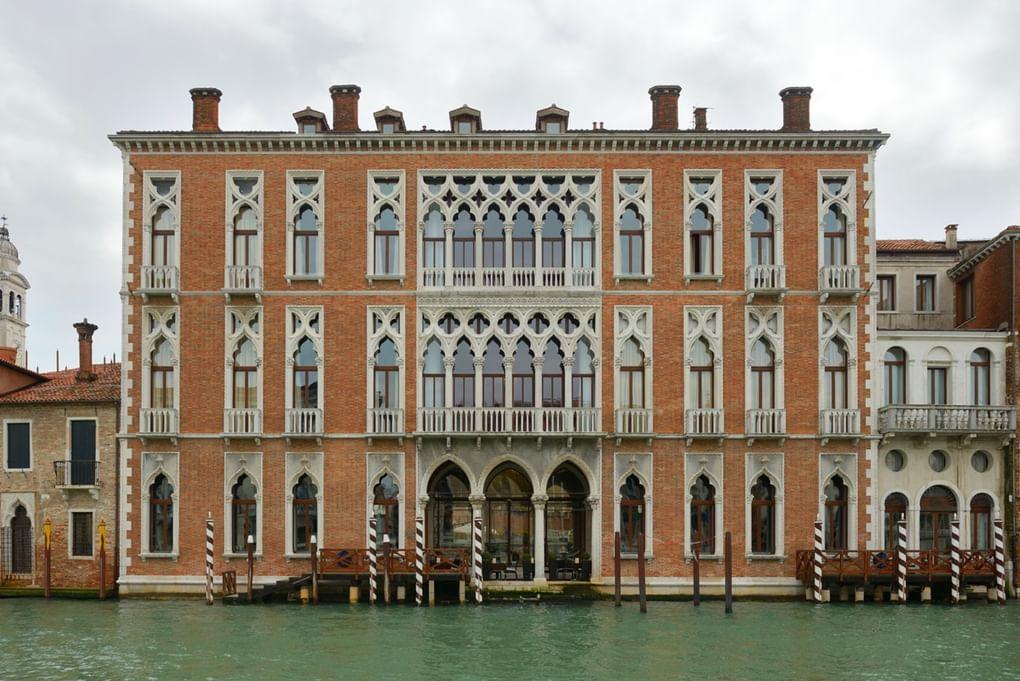 Палаццо Дженовезе, Венеция, Италия. Фотография: Wolfgang Moroder / <a href="https://commons.wikimedia.org/wiki/File:Palazzo_Genovese_facciata_Canal_Grande_Venezia.jpg" target="_blank" rel="noopener">commons.wikimedia</a> / <a href="https://creativecommons.org/licenses/by-sa/3.0" target="_blank" rel="noopener">CC BY-SA 3.0</a>