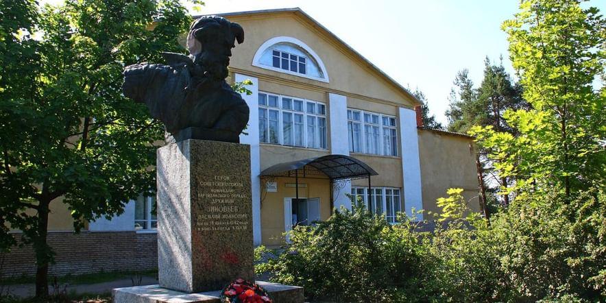 Основное изображение для учреждения Холмский центр культуры и досуга