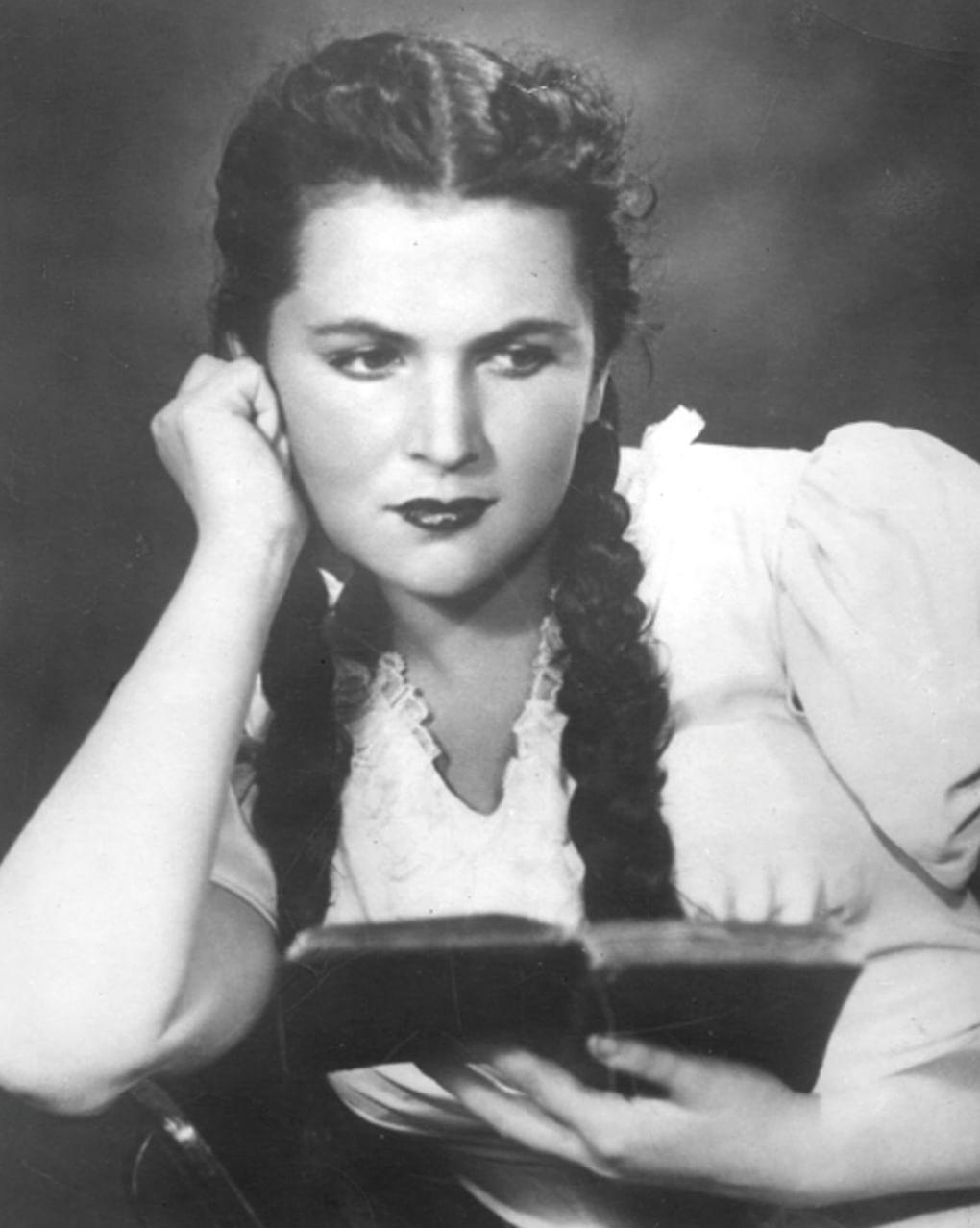 Галина Вишневская в роли Татьяны в опере Петра Чайковского «Евгений Онегин». Большой театр СССР, Москва, XX век. Фотография: <a href="https://2011.bolshoi.ru/persons/people/2446/" target="_blank">bolshoi.ru</a>