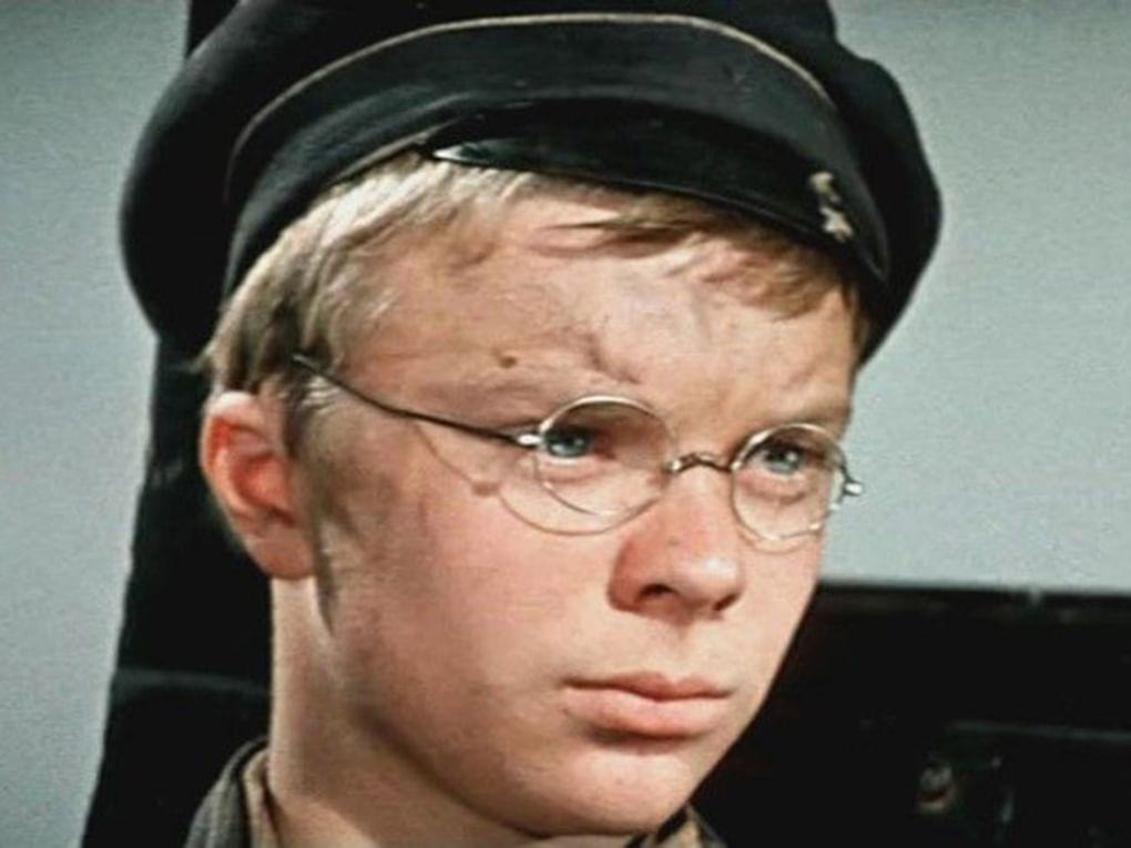 Михаил Метелкин в роли Валерки Мещерякова в художественном фильме Эдмонда Кеосаяна «Неуловимые мстители» (1966)