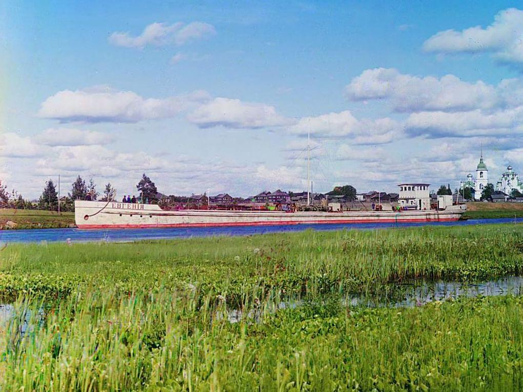 Наливная баржа бр. Нобель («Евгения». Река Вытегра). Село Анхимово, Вологодская область, 1909 год. Фотография: Сергей Прокудин-Горский / Библиотека Конгресса США, Вашингтон, США / <a href="http://www.prokudin-gorskiy.ru/" target="_blank">prokudin-gorskiy.ru</a>