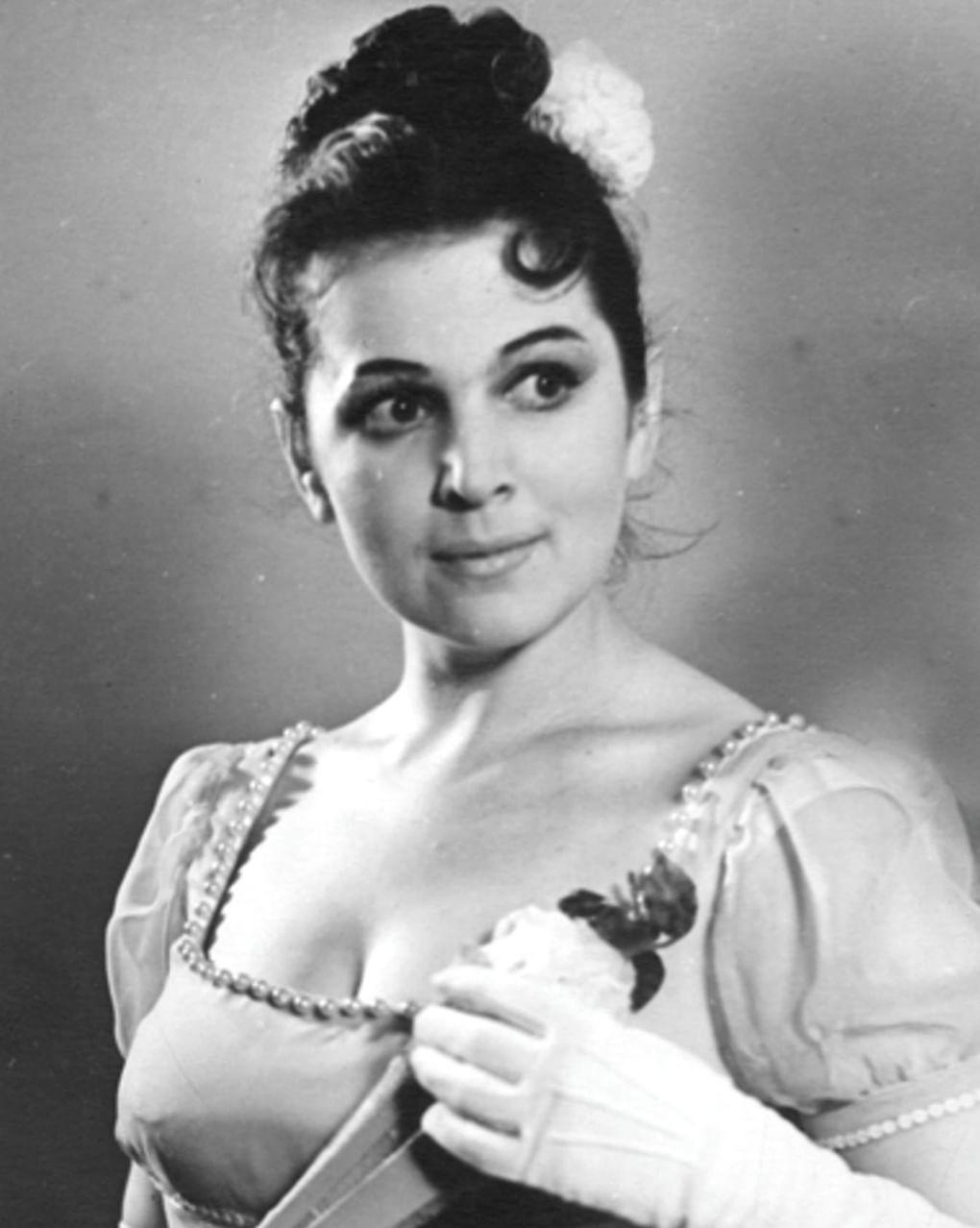 Галина Вишневская в роли Наташи Ростовой в опере Сергея Прокофьева «Война и мир». Большой театр СССР, Москва, 1966 (?) год. Фотография: <a href="https://2011.bolshoi.ru/persons/people/2446/" target="_blank">bolshoi.ru</a>