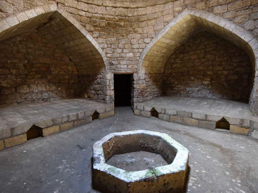 Старинная восточная баня (женская). Дербент, Республика Дагестан. 1613. Фотография: <a href="https://derbentmuseum.ru/portfolio/starinnaja-vostochnaja-banja-zhenskaja-1613g/" target="_blank">derbentmuseum.ru</a>