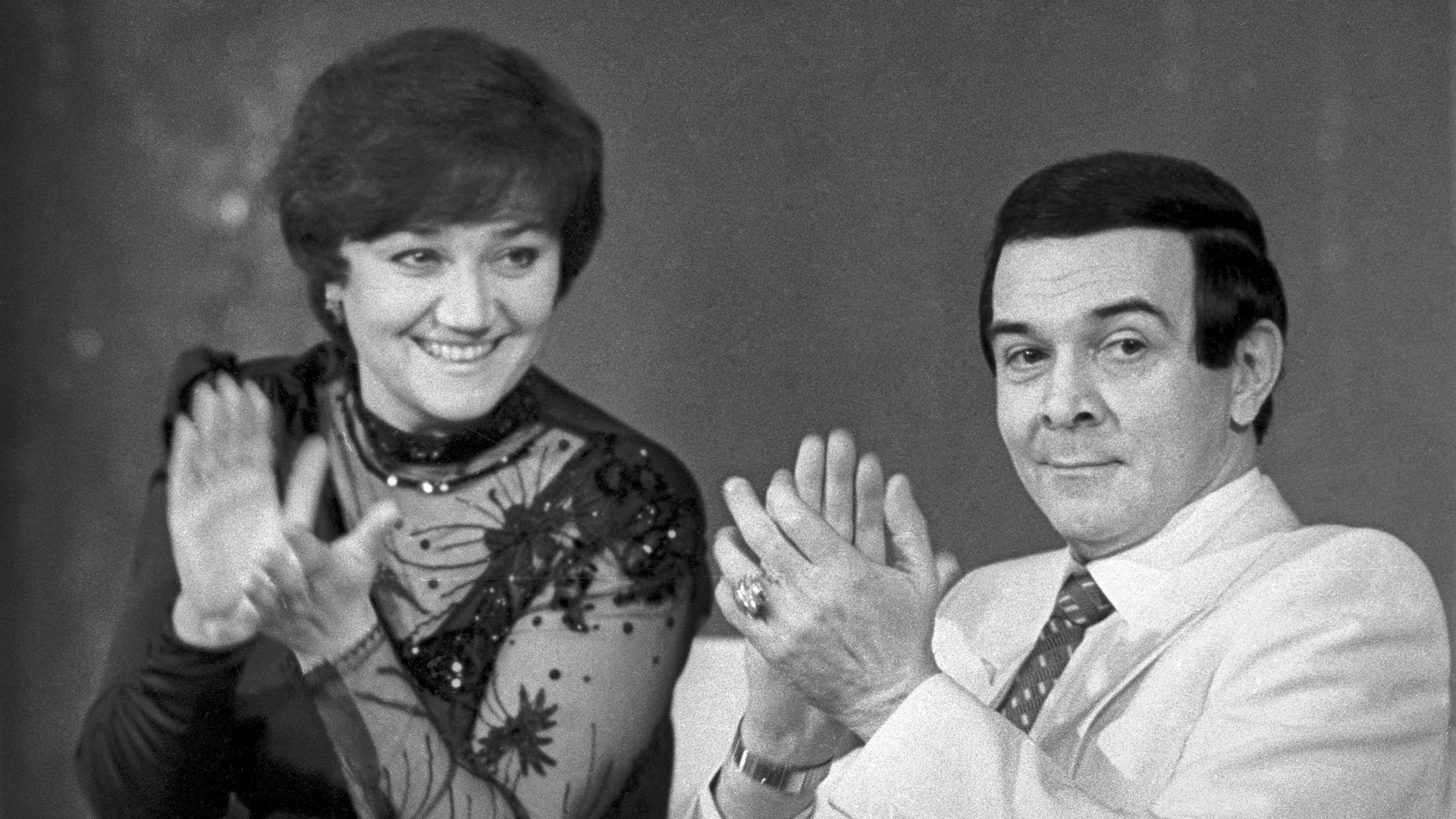 Тамара Синявская со вторым мужем — певцом Муслимом Магомаевым на новогоднем «Огоньке». Москва, 1983 год. Фотография: Виталий Созинов / Фотохроника ТАСС