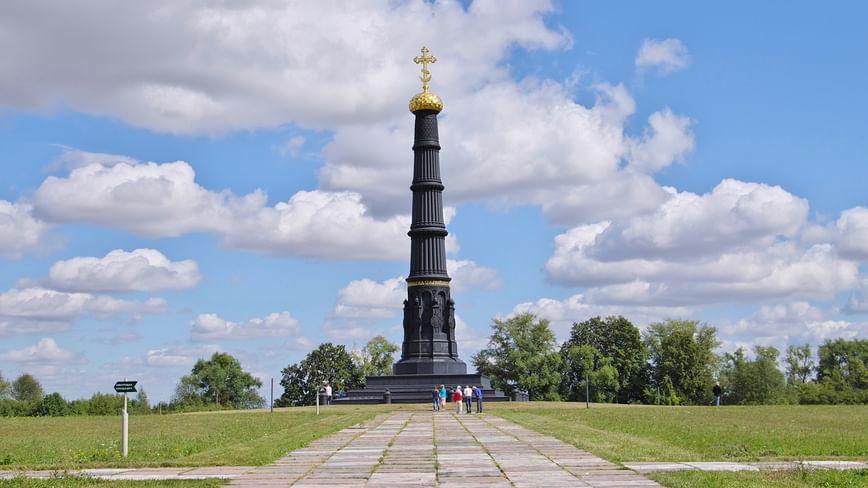 Обелиск Дмитрию Донскому на Красном холме Куликова поля, Тульская область. Фотография: Илюхина Наталья / фотобанк «Лори»
