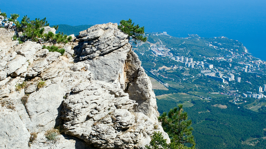 Вид со скалы на побережье Крыма