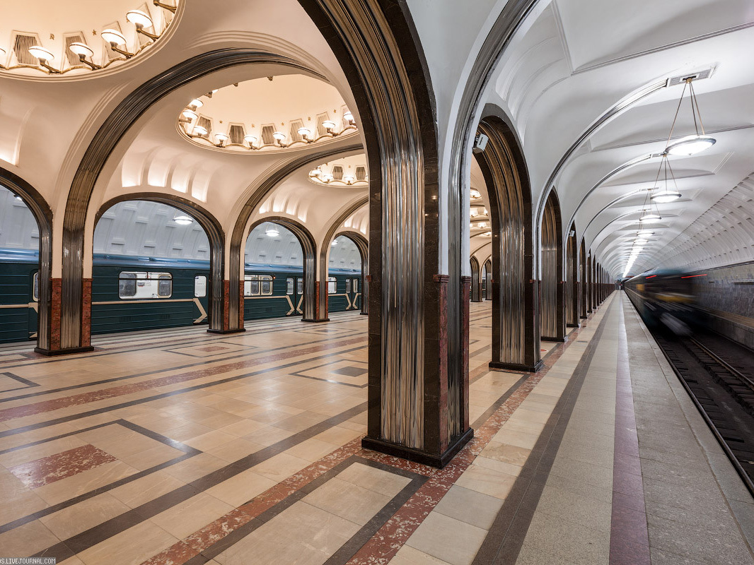 Первая станция метро в Москве