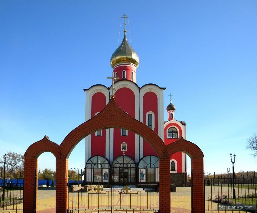 Красная яруга белгородская. Храм поселка красная Яруга. Поселок красная Яруга Белгородская область. Красное Белгородская область храм. Сайт Краснояружского района Белгородской области.