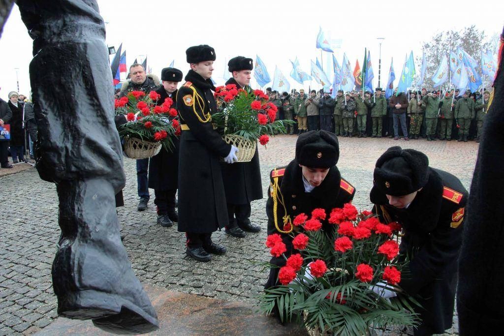 Дни памяти отечества. Вечер ко защитников Отечество. 15 Февраля день памяти. Согунты. День защитника Отечества фото с цветами.