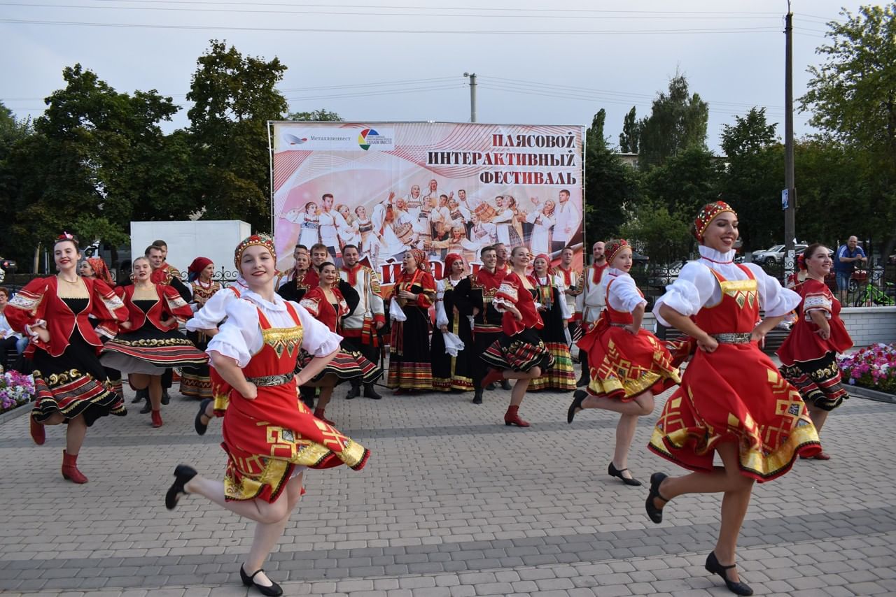 танец завалинка с табуретками